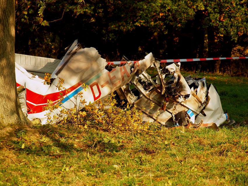 Kleinflugzeug abgestuerzt Sankt Augustin Meindorf P044.JPG